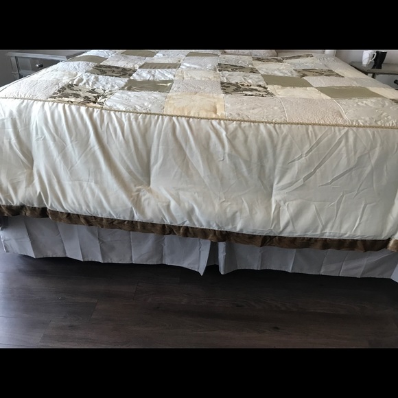 King comforter - Nicole Miller Designer - Picture 8 of 15